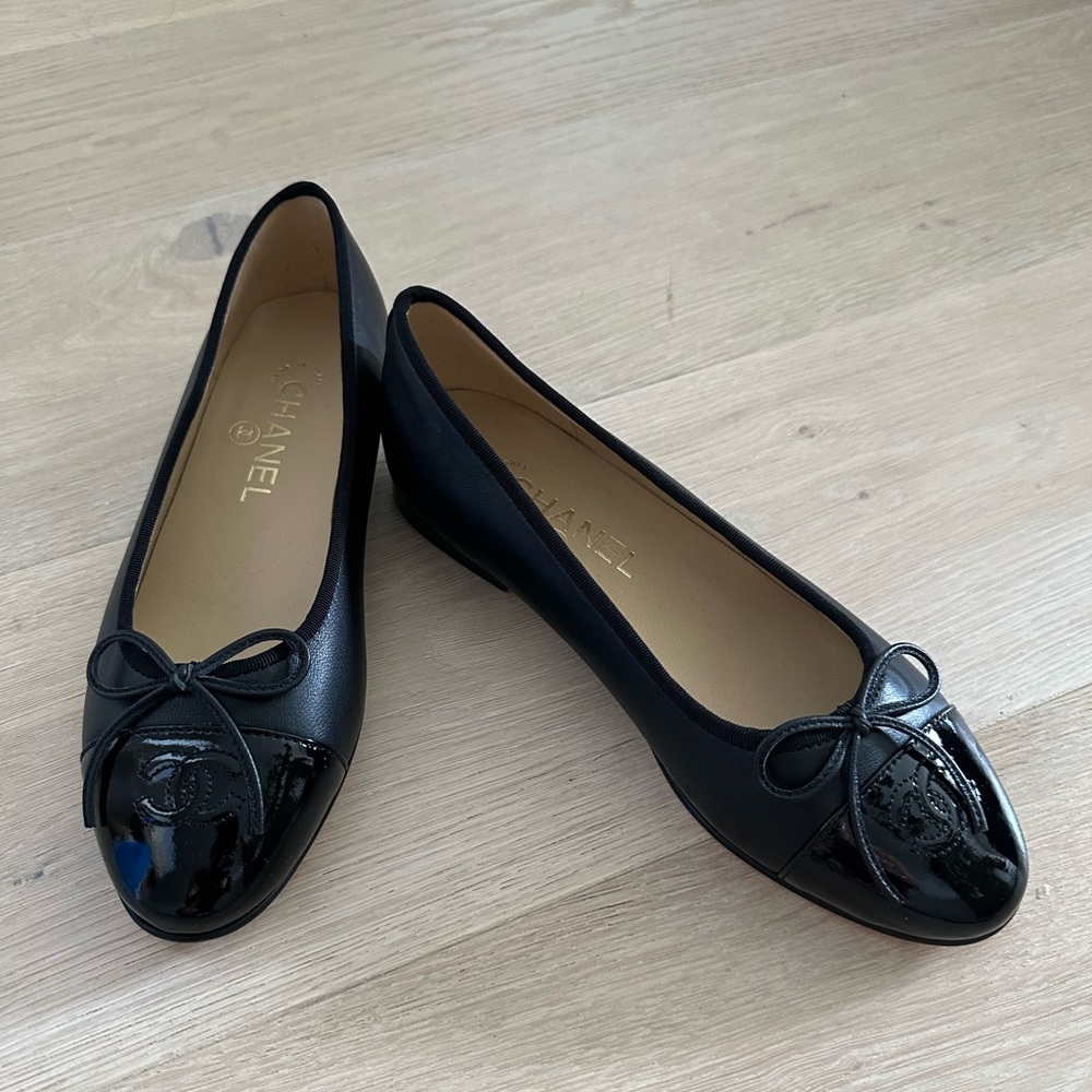 Chanel Ballerina Flats black leather with black patent toe never worn brand new